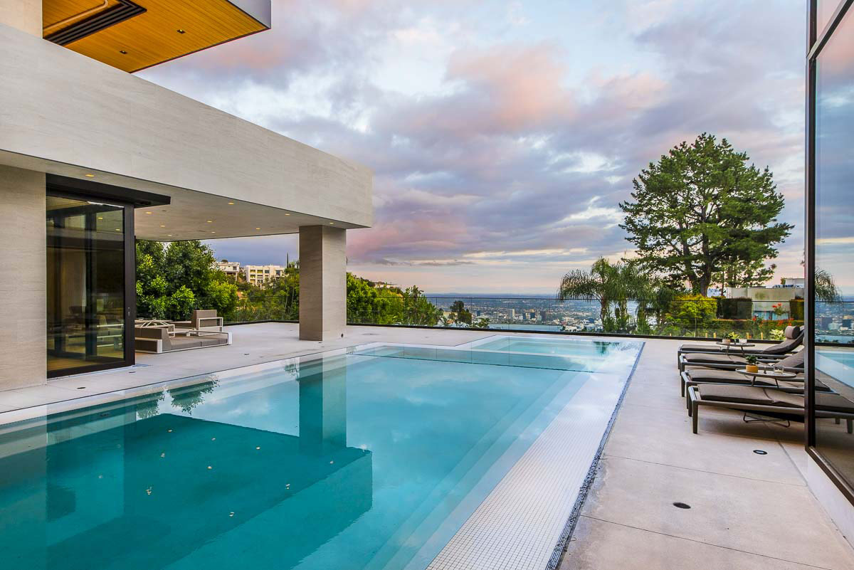 没有泳池的房子,没有泳池和花园的别墅