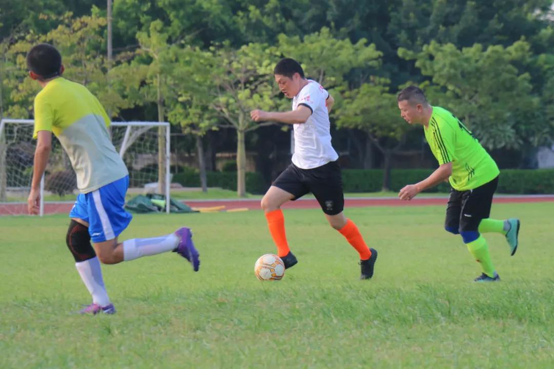 当足球之乡球队与广州高校校友冠军“激情相遇”，你更支持谁？