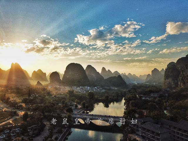 一条旅游路线打通欧亚,一条沿中国边界自驾游的路线