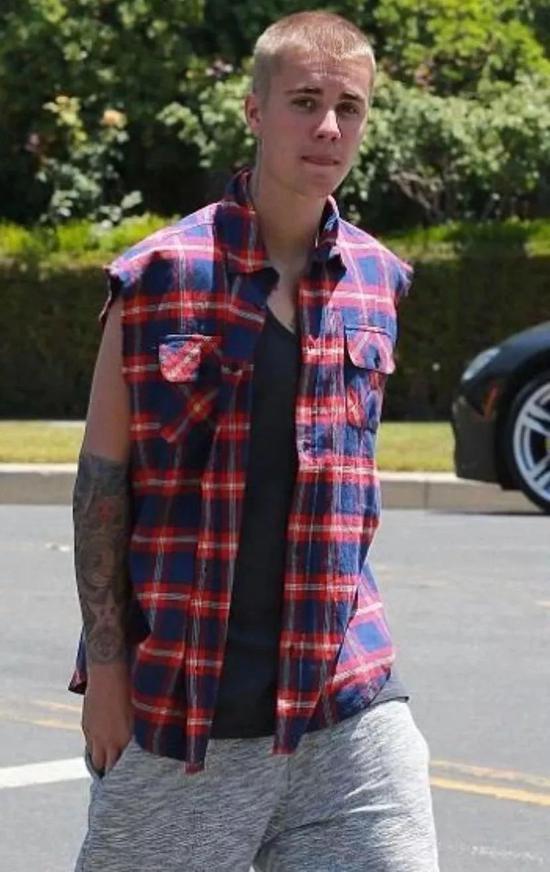 小北虽然穷,但是衣品不错,千玺这波带货能否让“高街”盛行呢?