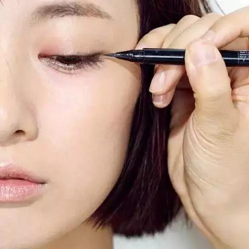 如何化显眼睛大的浓眼妆,怎么化显眼睛大的妆容