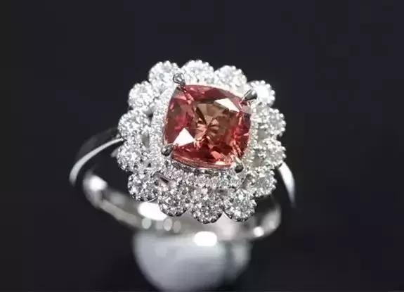 女人购上珠宝才是最正确的,女人买珠宝败家