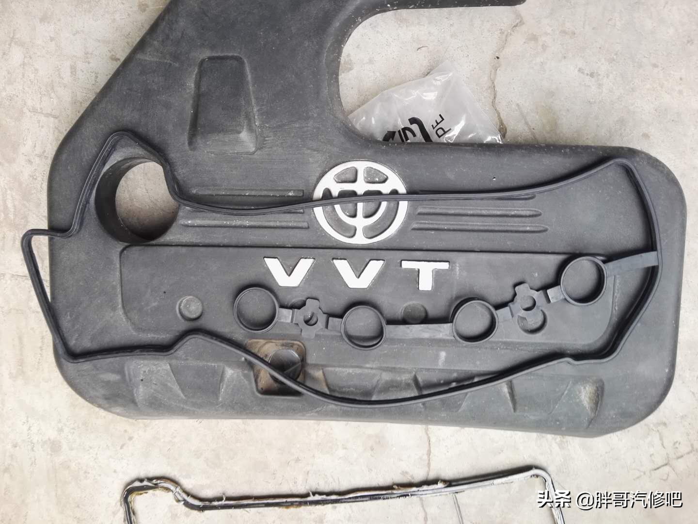 二手车发动机下面漏油后续怎么办,二手车漏油怎样看