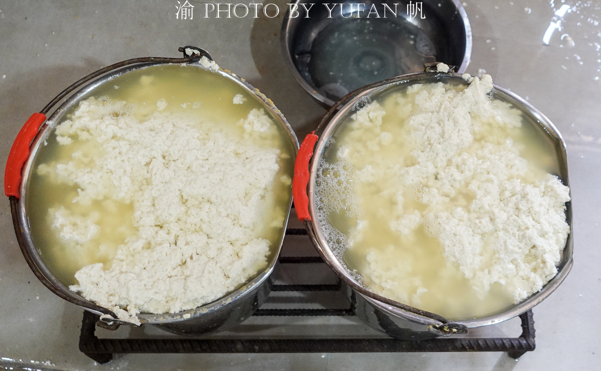 云南建水豆腐怎么做才好吃,云南建水美食烤豆腐