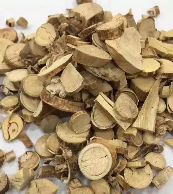 孩子咳嗽总是清嗓子怎么回事,孩子总是吭吭的清嗓子吃什么药