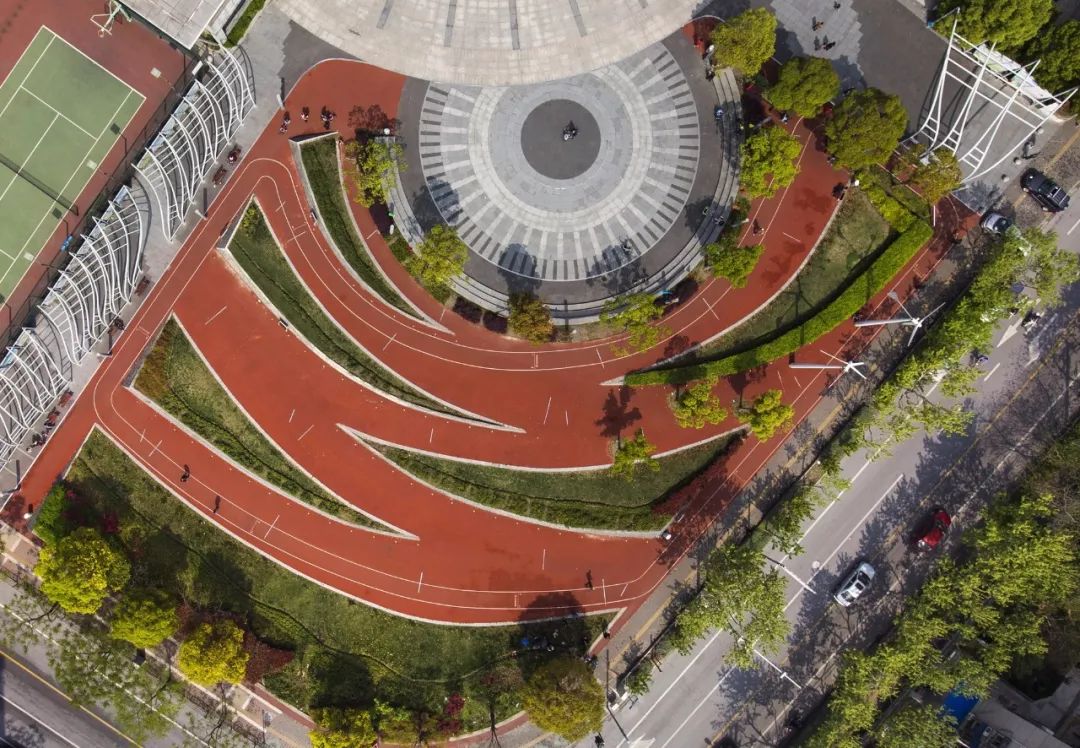 世界上最危险的跑道,世界上最舒服的跑道