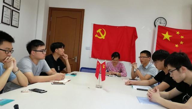 大学生入*党**的优势很多，但有个弊端你可能不知道，想好这些再申请