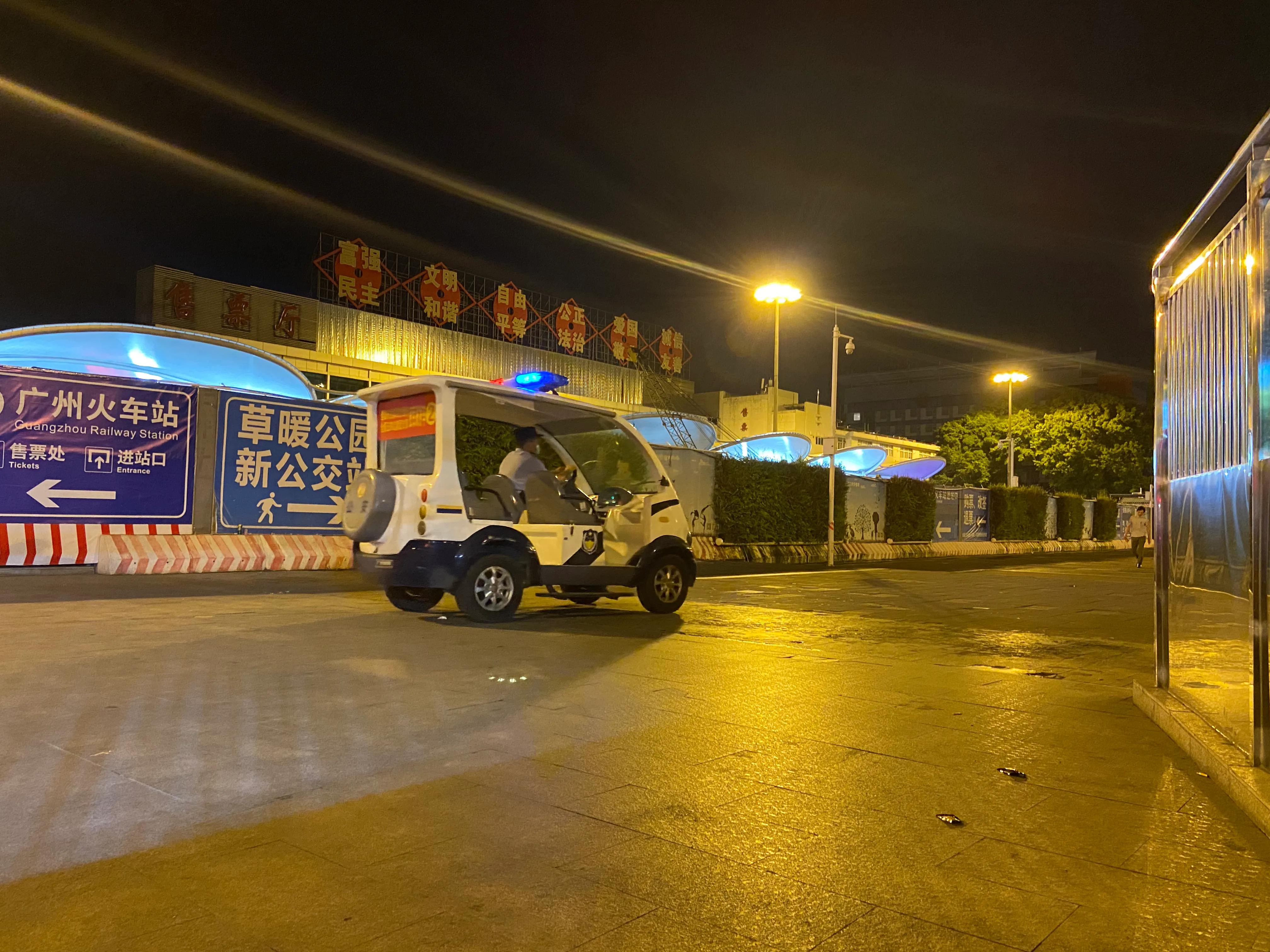 记录深夜广州火车站,广州火车站夜晚生活