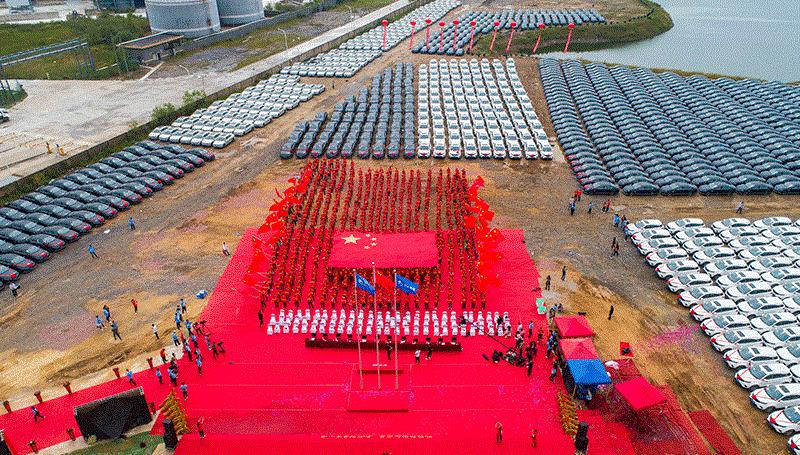 奖励员工16辆宝马,奖励员工70辆奔驰车的视频