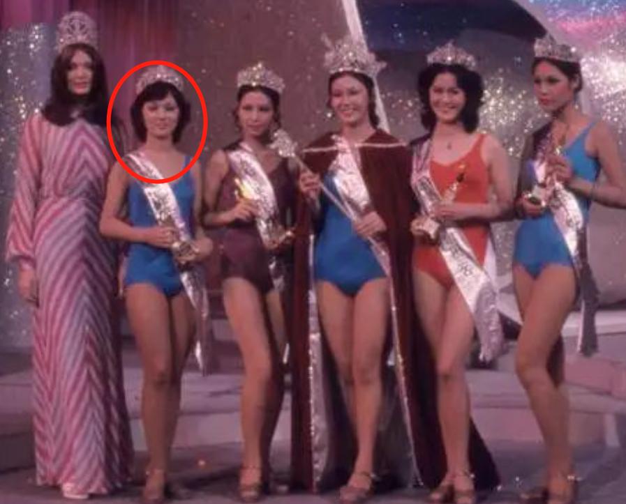 叶童和赵雅芝30年演唱会一同鞠躬,赵雅芝入驻抖音叶童留言