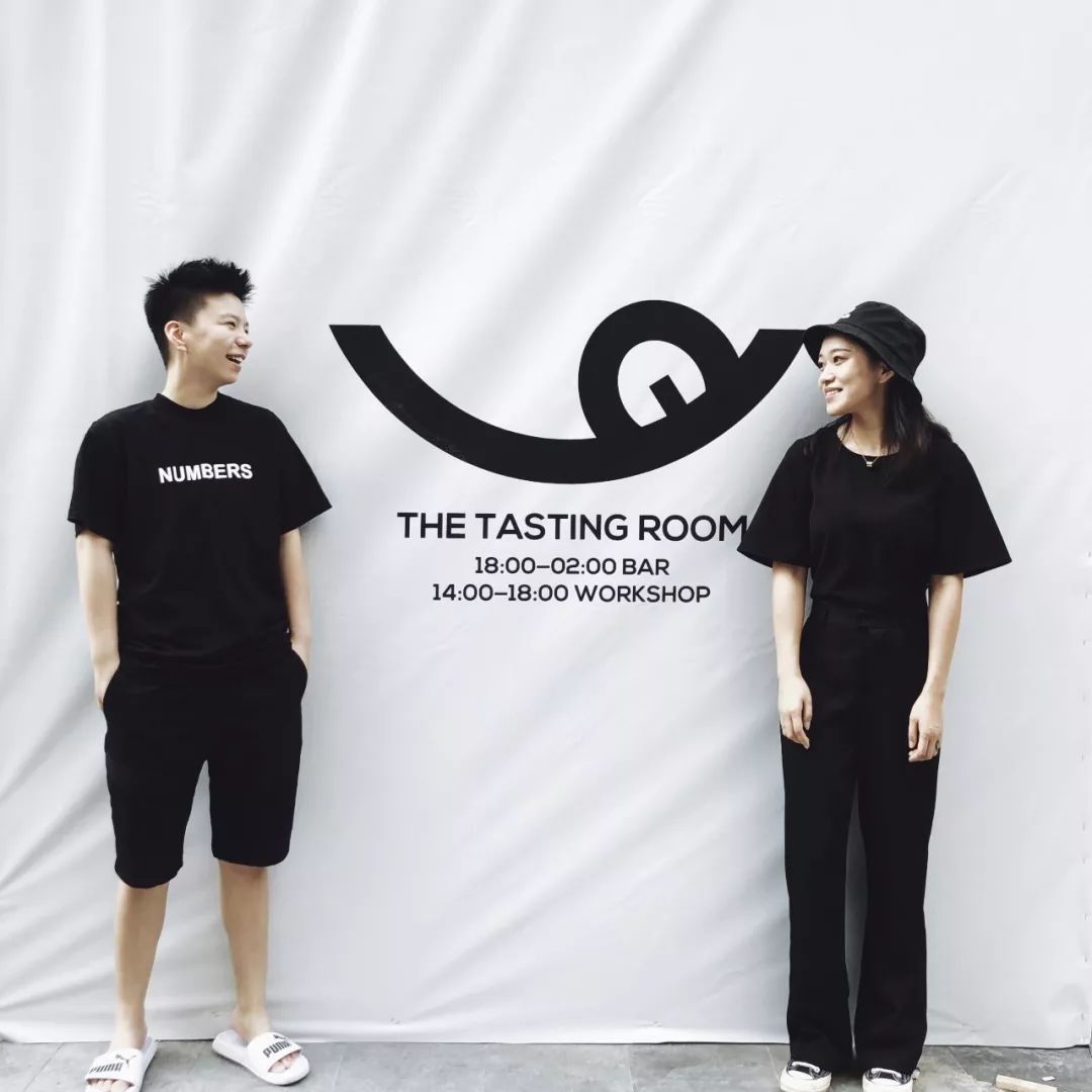 在110㎡空间里创造了两个世界，成都这个酒吧允许你上班时饮酒