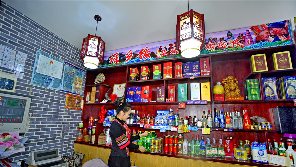 桂林藏在山洞里的油茶店,桂林开在半山腰的油茶店