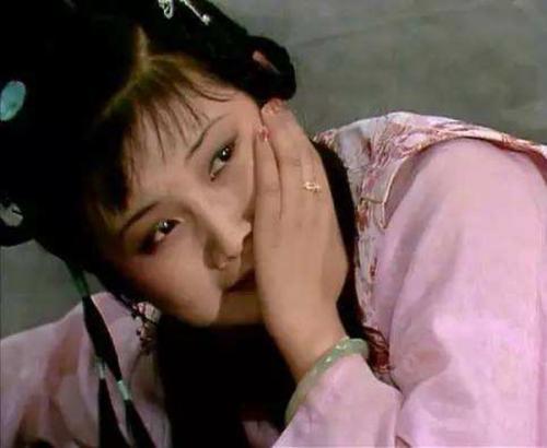 贾宝玉如何对待袭人和晴雯的,贾宝玉为什么给袭人来上一脚