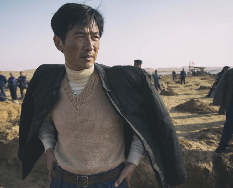 横跨57年，这2部电影3个山东男人，凭什么惹哭了3代中国人？