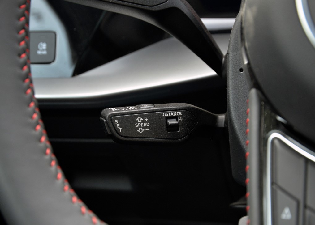 奥迪a3丐版多少钱能落地,奥迪a3丐版进取型