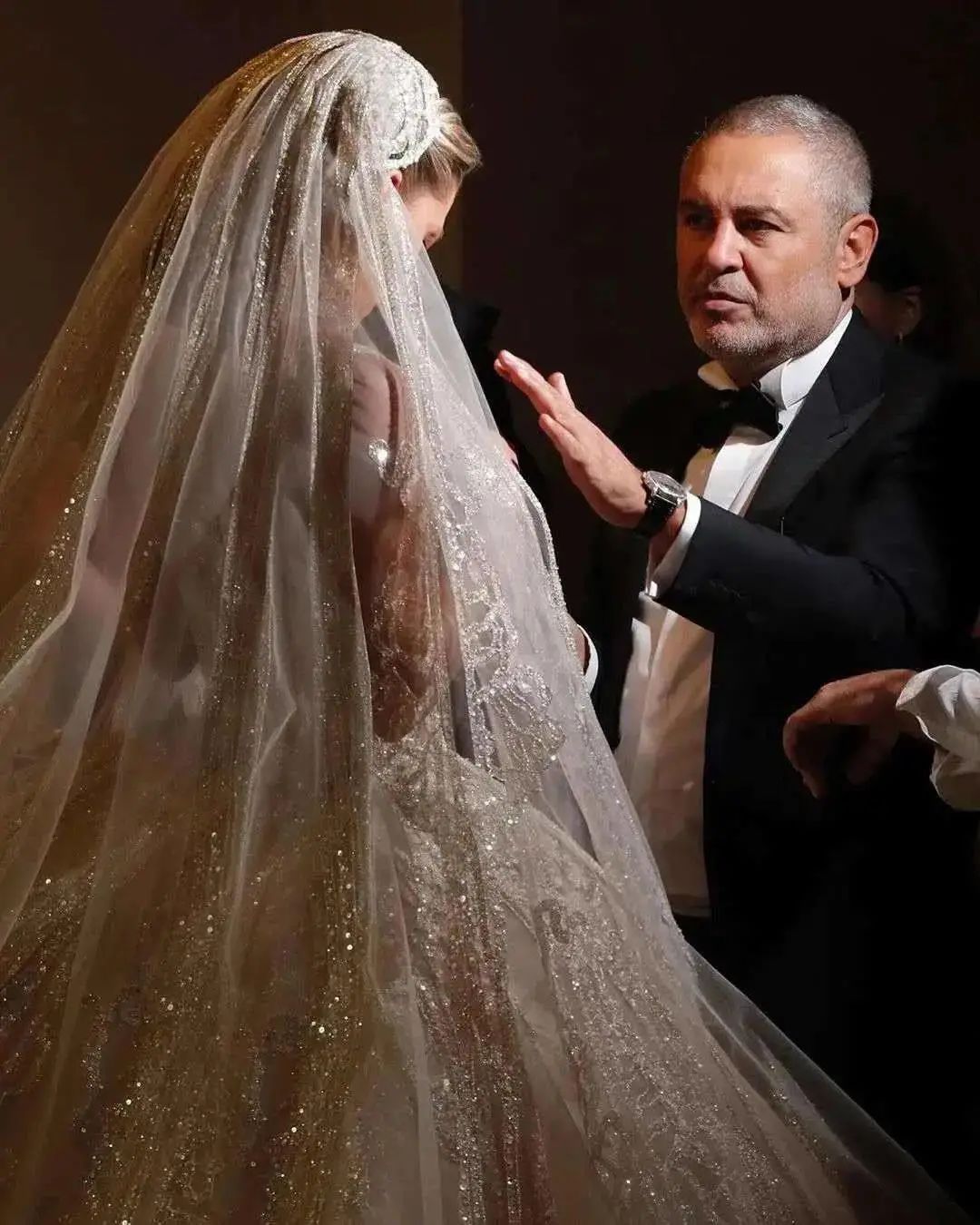 黎巴嫩爆炸发生后，巩俐章子怡的挚爱无声落泪……