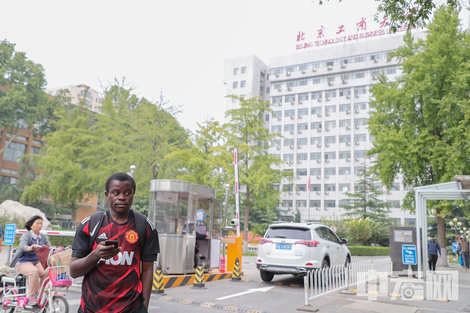 这位来自非洲的“吕布”如今成了“中国通”