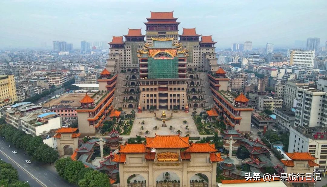 广西“布达拉宫”,据说台湾富商花30亿,用8000工人才建成