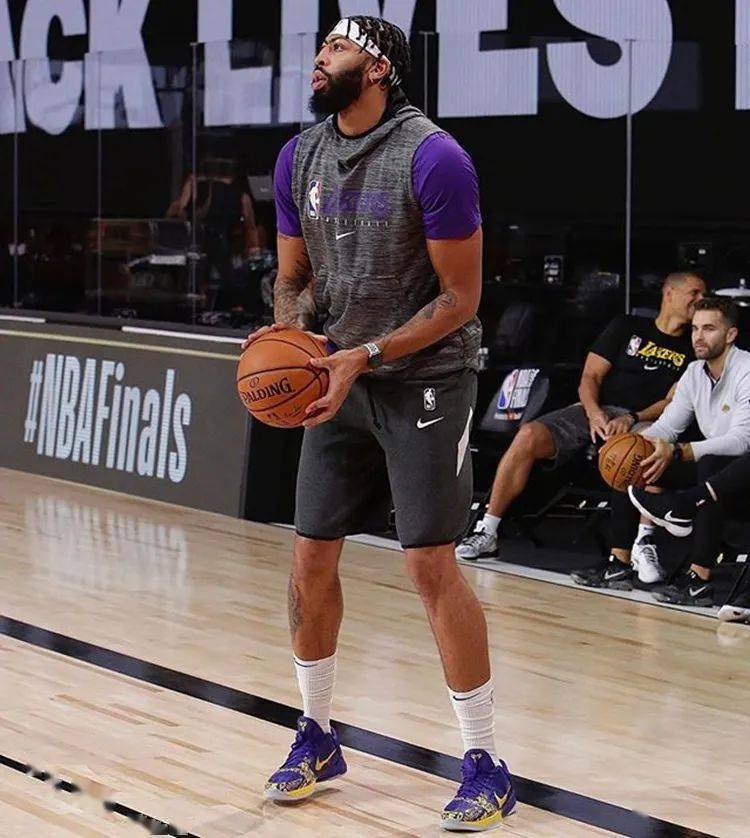 为什么有些球员nba里面没有,为什么nba中球队没有选秀权