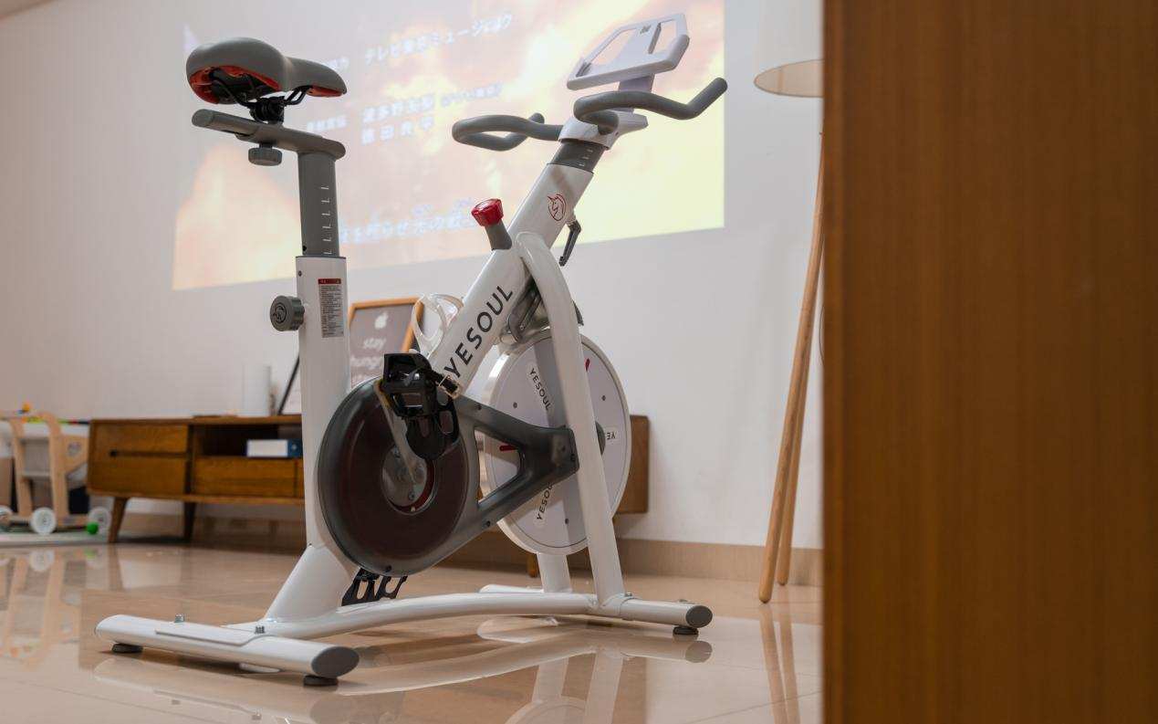 解锁宅家运动的更多乐趣:野小兽动感单车S1体验