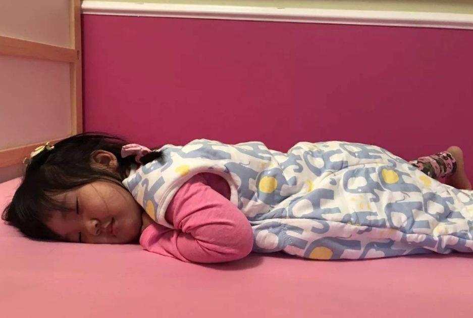 宝宝不爱盖被子是怎么回事,不知道帮宝宝盖被子怎么办