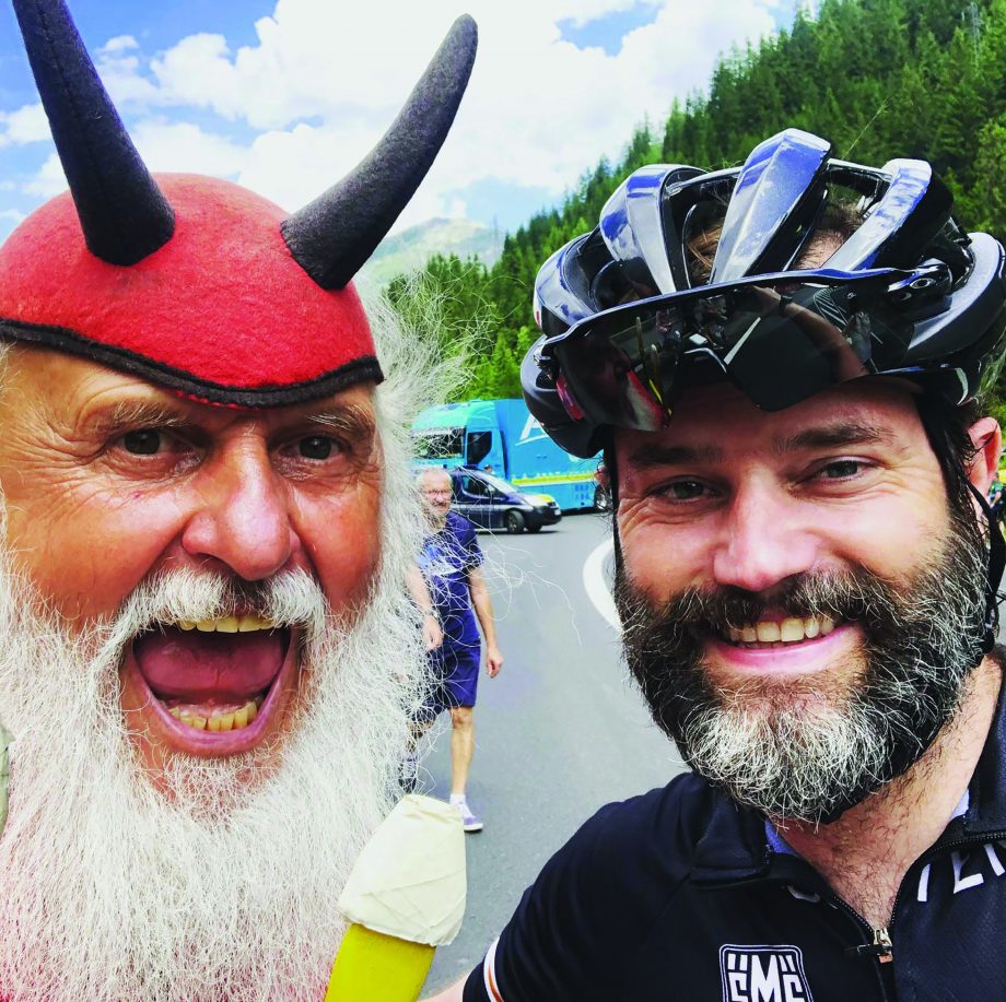 最强车迷应援团：铁粉追每场女子赛，五年花费约10万欧