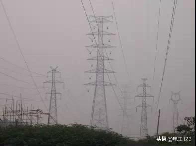 一分钟让你看懂电压电流,输电铁塔怎么区分电压等级