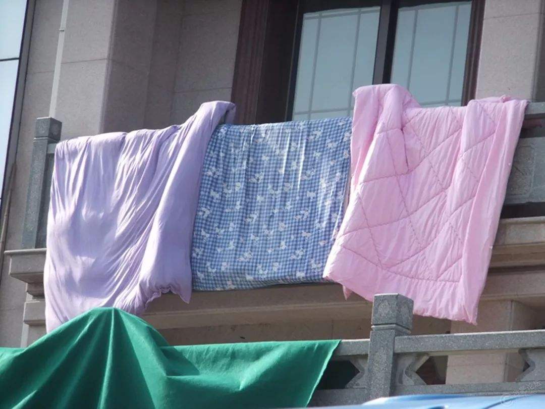 住楼房该怎么晒被子“聪明人”都这样做,确实很方便