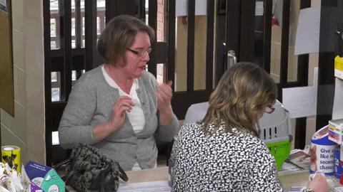 狗狗身上有异味脚还臭咋回事,狗狗身上有异味跟狗粮有关系吗