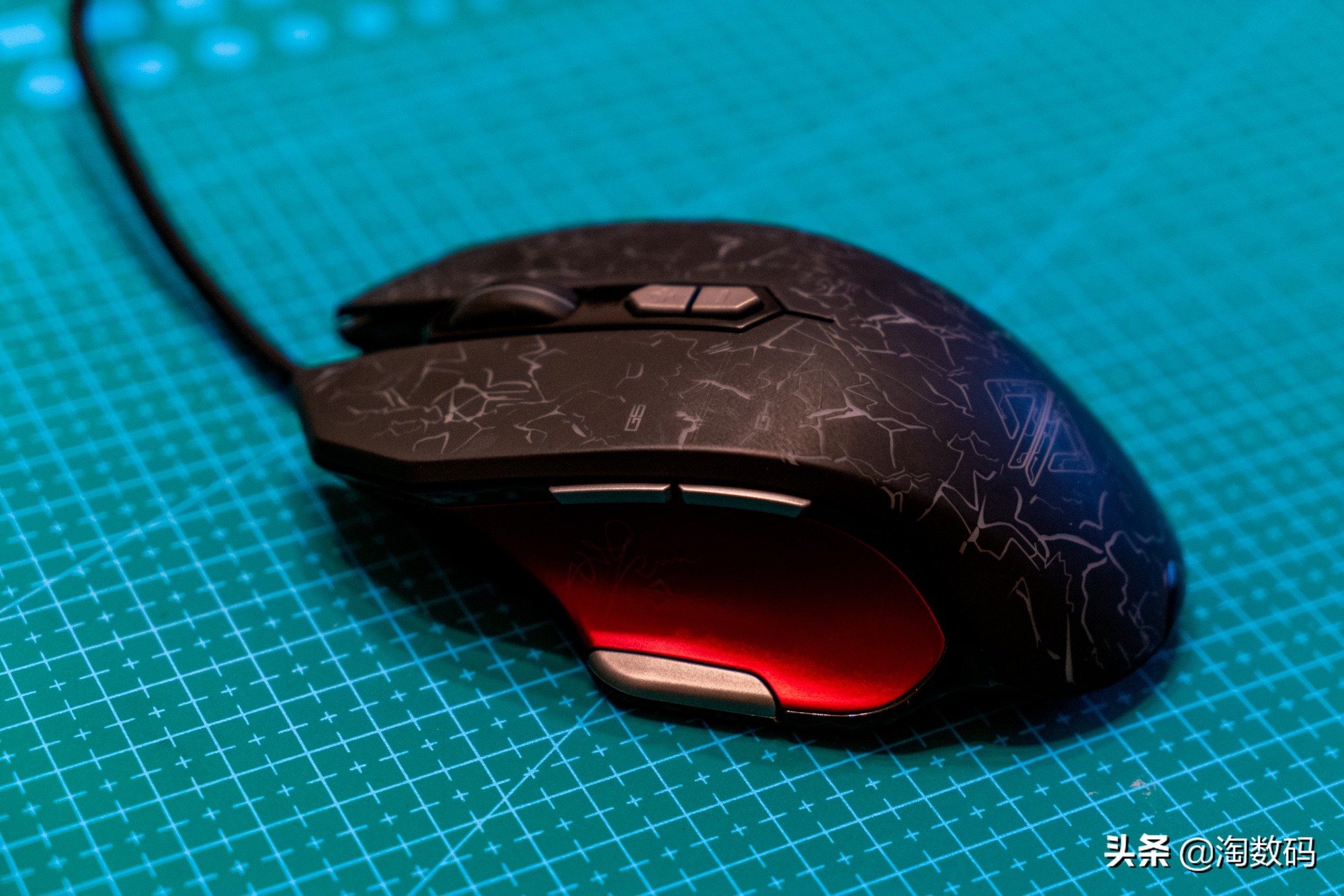 仅¥69元:PUBG固件级优化+1680万色RGB灯效+9键多模+赛车设计感