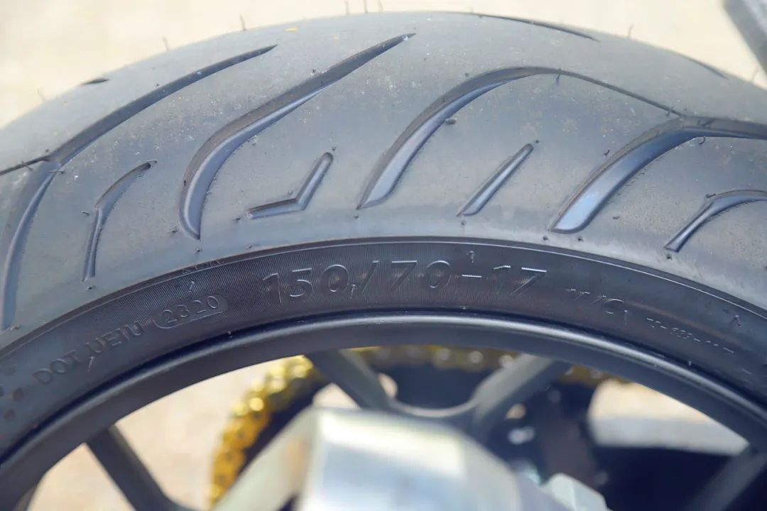 魅影s450摩托车测评,无极250rr和诺马魅影255s哪个质量好