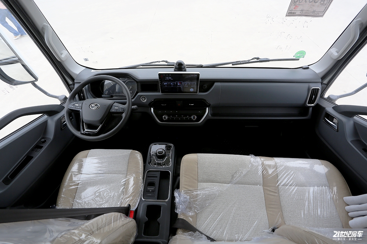 五菱轻卡房车最新款,骏驰大通短轴中顶房车