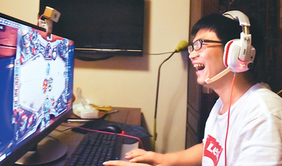 会长不养蜥改养小粉，和小粉的故事让军师们落泪