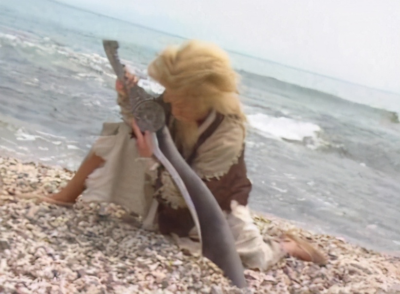 倚天剑和屠龙刀同为一个级别,倚天剑和屠龙刀有什么威力