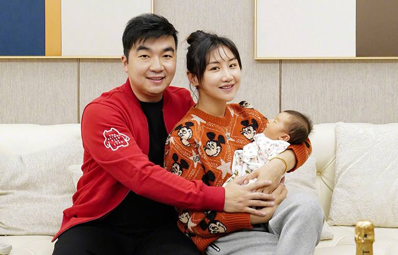 何雯娜年轻时照,何雯娜豪门生活照