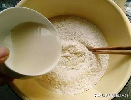 油条膨松剂炸油条的配方,炸油条的技巧和配方酥脆