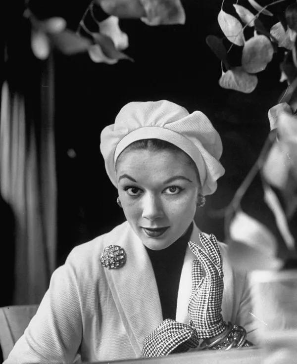 这位香奈儿的死对头，迪奥先生齐名，打造出最原汁原味的法式优雅