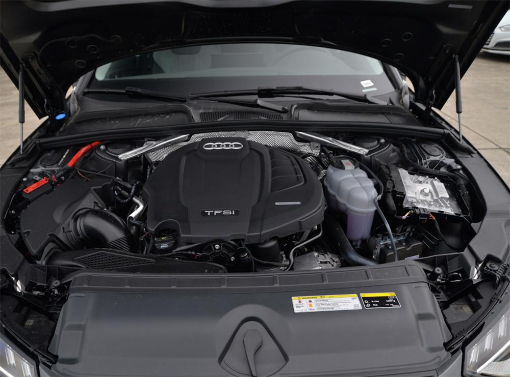 买奥迪a4l选2驱还是4驱,奥迪a4l2022款45臻选四驱quattro