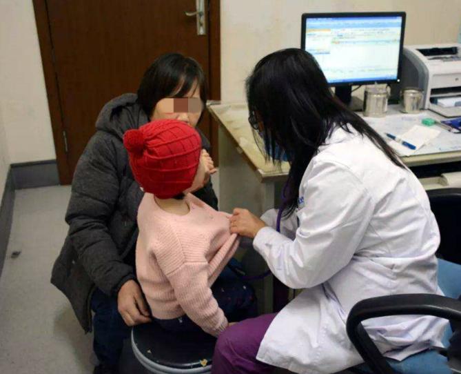 孩子误吞纽扣电池怎么办,孩子误吞了纽扣电池应该吃什么