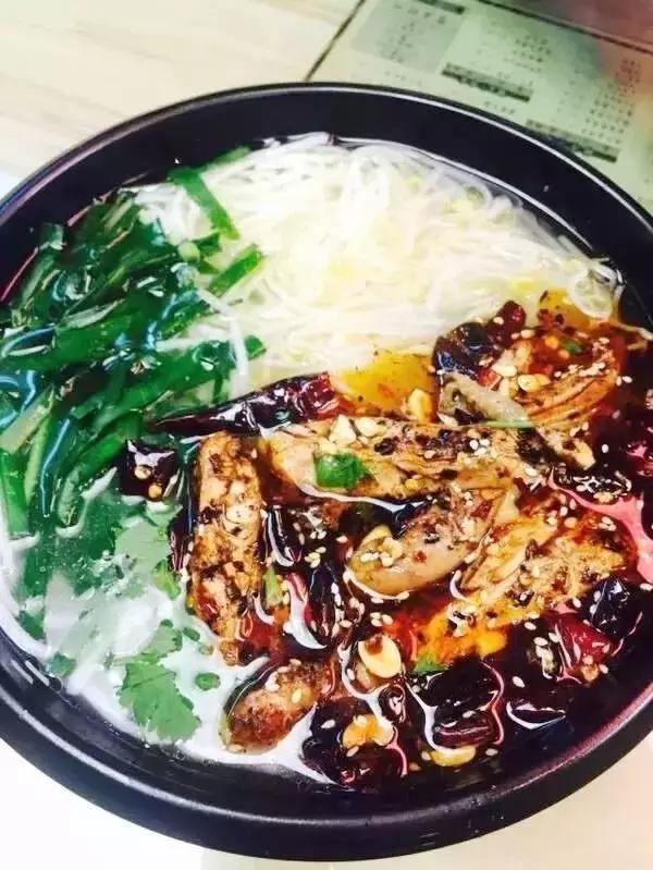 云南米线的花式吃法你试过几种,云南米线的正宗吃法