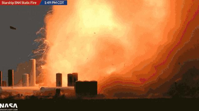 马斯克实现载人航天新壮举,马斯克成功发射第一颗卫星