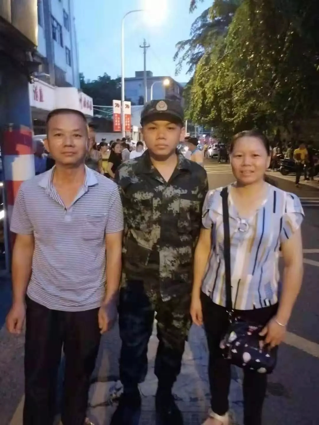 新兵对父母说的话,新兵入营爸妈对你说的话