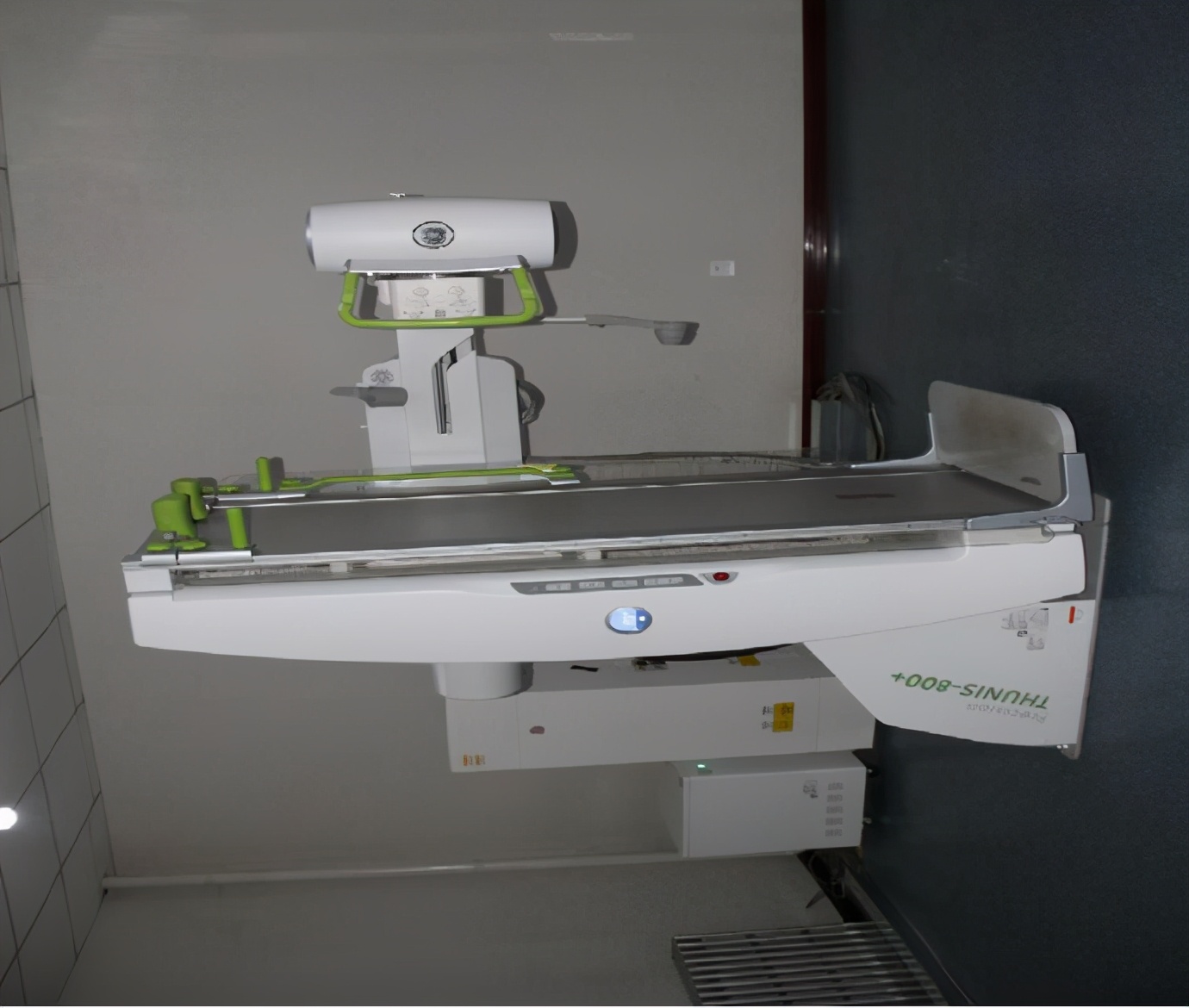 光荣绽放红旗颂,光荣绽放正能量