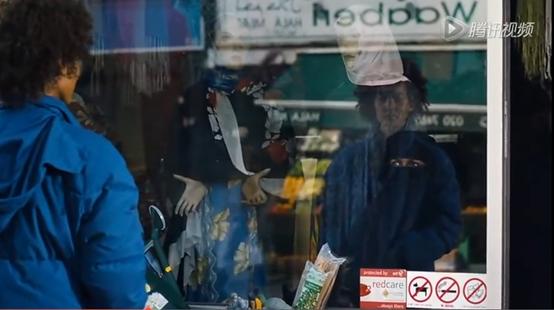 《沙漠之花》：一个女人坚强的改变，一种残忍习俗的反对