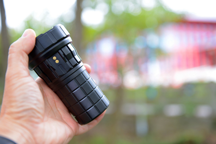 自从拍完这个手电之后,公园里人少了好多