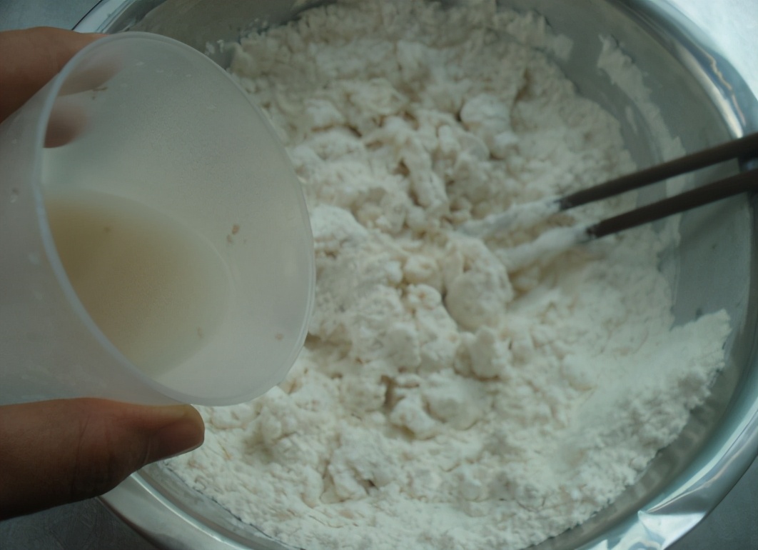 蒸馒头时，酵母放多了还能不能吃？弄懂以下4个问题，馒头做得香