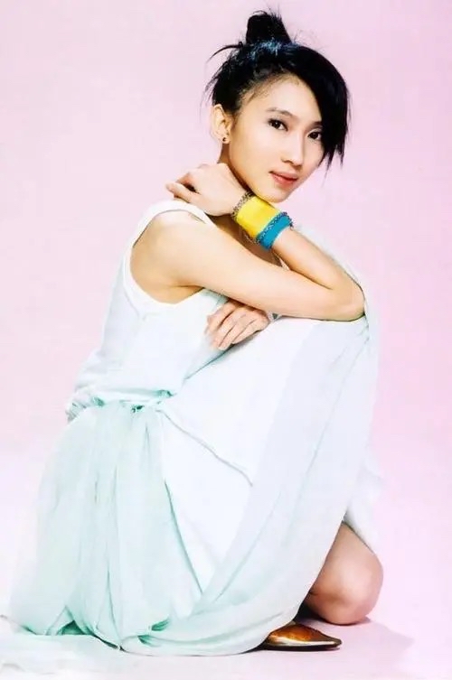 戴佩妮年轻视频,戴佩妮最新演唱视频