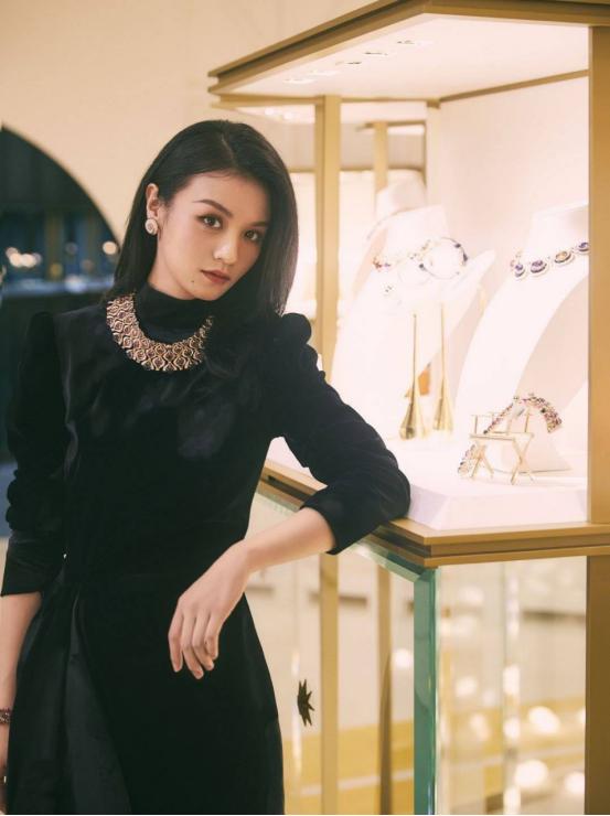 千金蝴蝶结大衣穿搭,蝴蝶结大衣白色灯笼袖时尚搭配