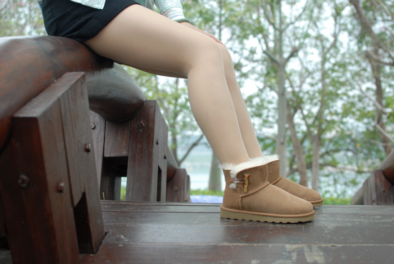 中筒经典款羊皮毛一体雪地靴,羊皮毛一体加厚厚底雪地靴女