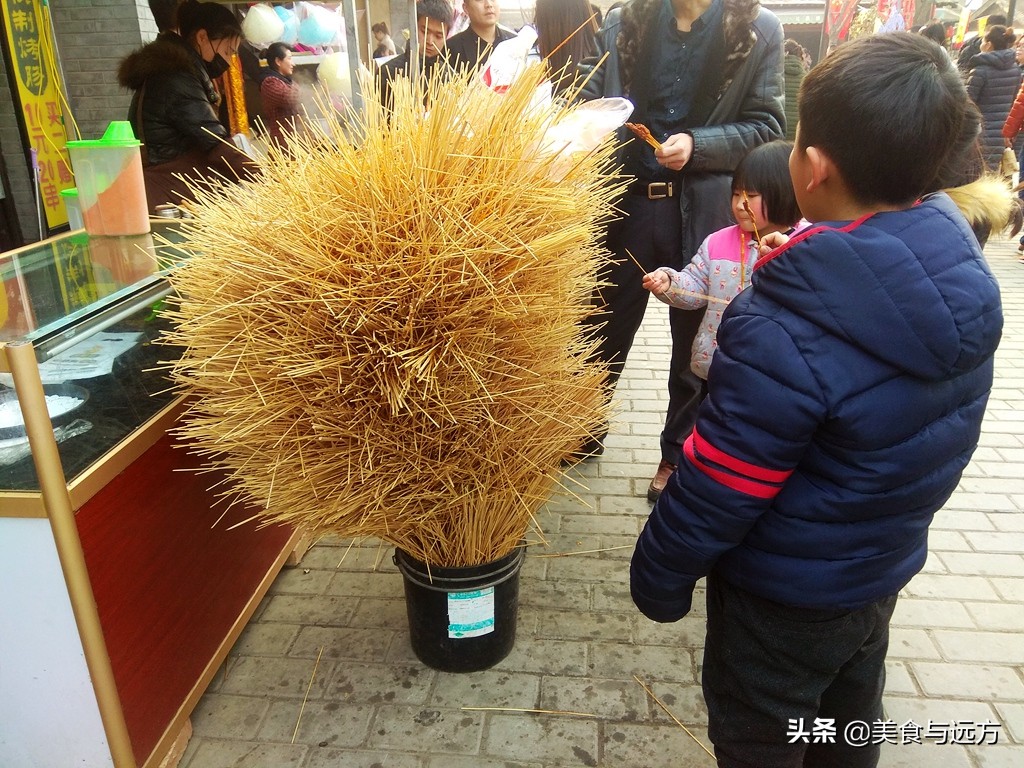 渭河岸边的民俗村，拆拆建建4年了，至今依然人气挺高